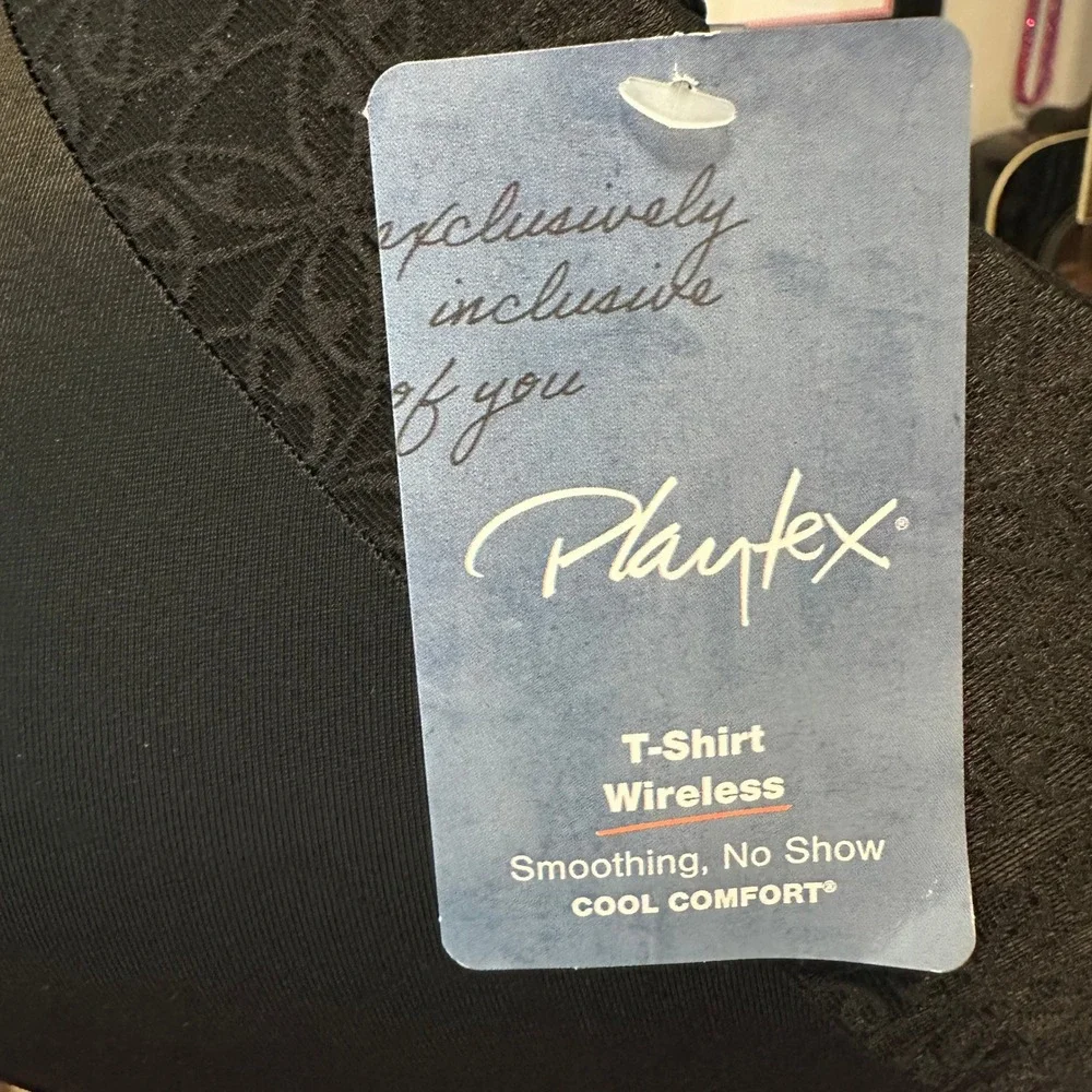 Playtex 46DD Black T‎ Shirt Wireless Smoothing No Show Cool Comfort Bra NWT